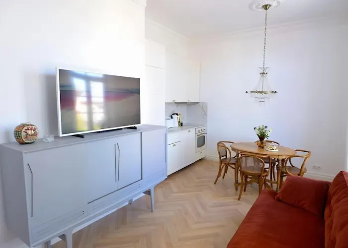 Lovely 2-Bedroom Apartment With Free Parking