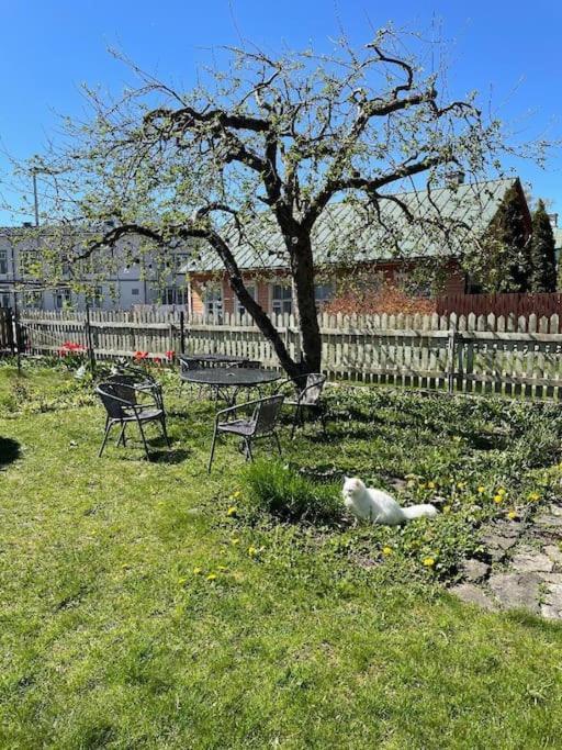 Lovely 2-bedroom With Free Parking *