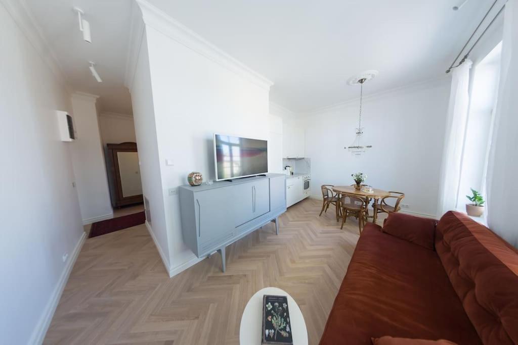 Lovely 2-bedroom With Free Parking *